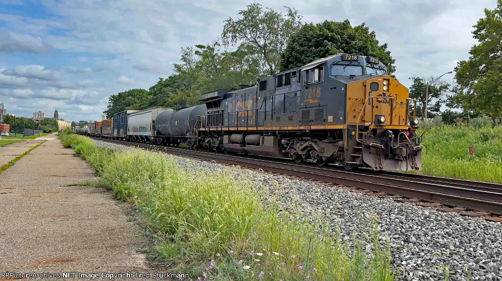 CSX 7218 leads M369.